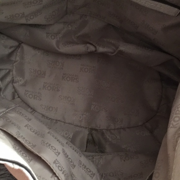 Authentic Michael kors purse - Picture 2 of 3